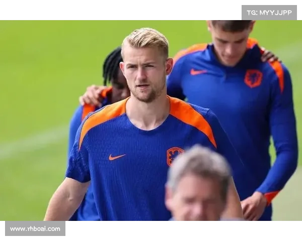 德利赫特:注重体能与战术训练结合提升球队整体实力 德利赫特:注重体能与战术训练结合提升球队整体实力